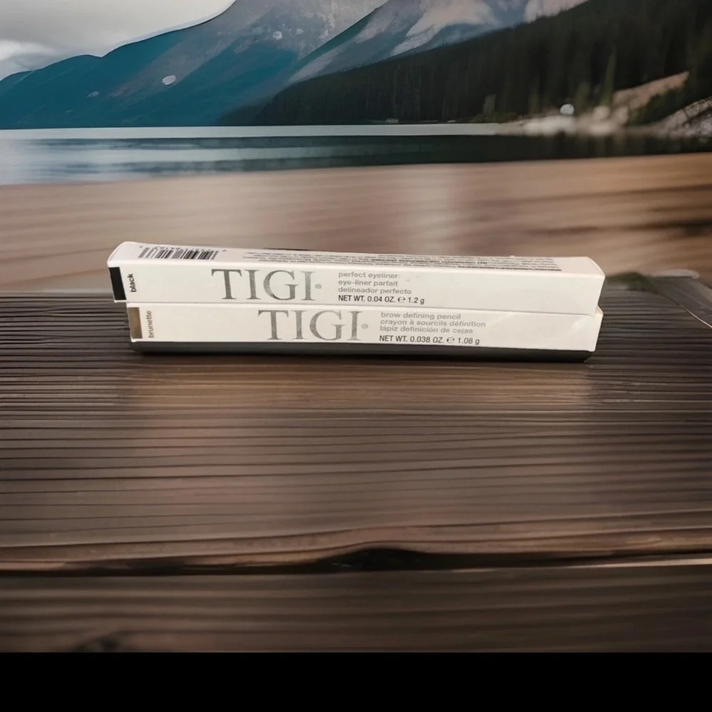 TIGI 18 piece lot of eyeshadow, printer, bronzer and eyeliner